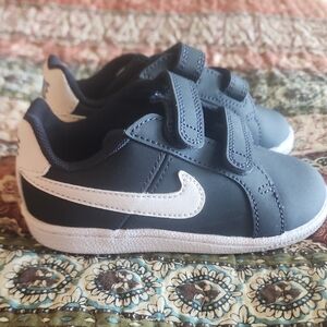 Nike Kids Sneakers - Navy and White
